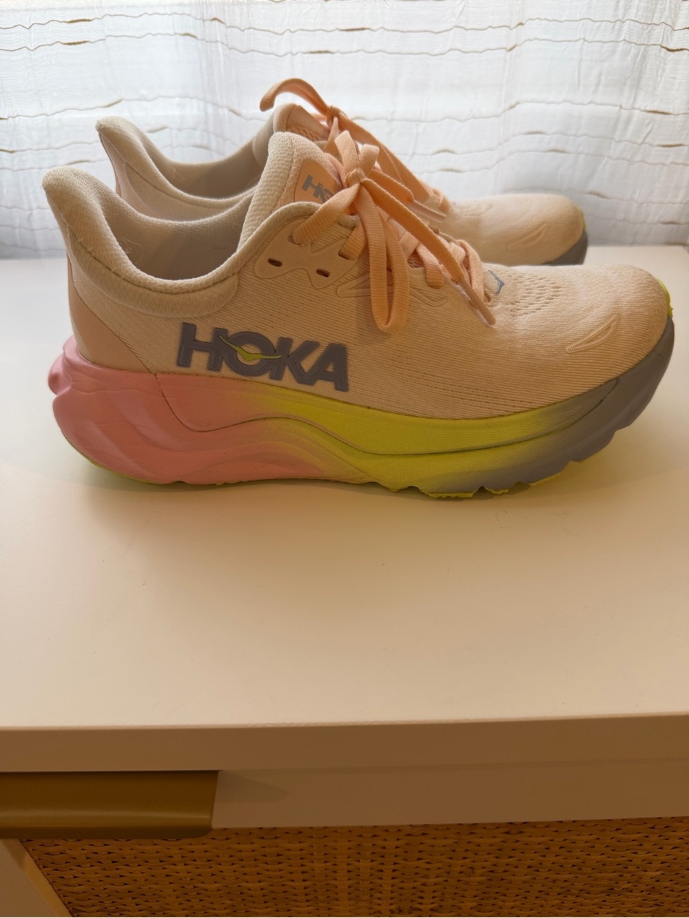 HOKAR ARAHI 8
SNEAKERS